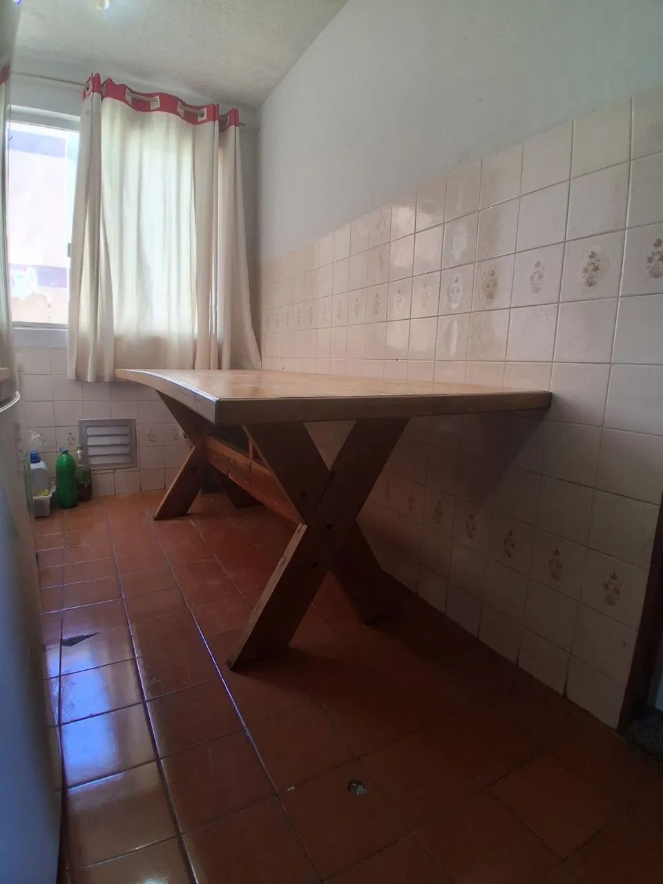 Mesa de madeira, super conservada. - Foto 2