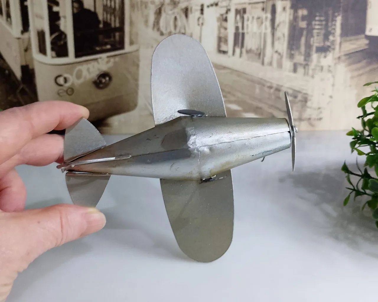 Miniatura Vintage de Avião em lata. - Foto 5