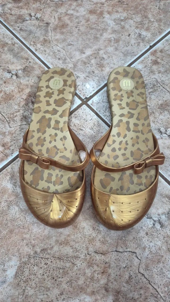 Melissa Love li 39 dourada