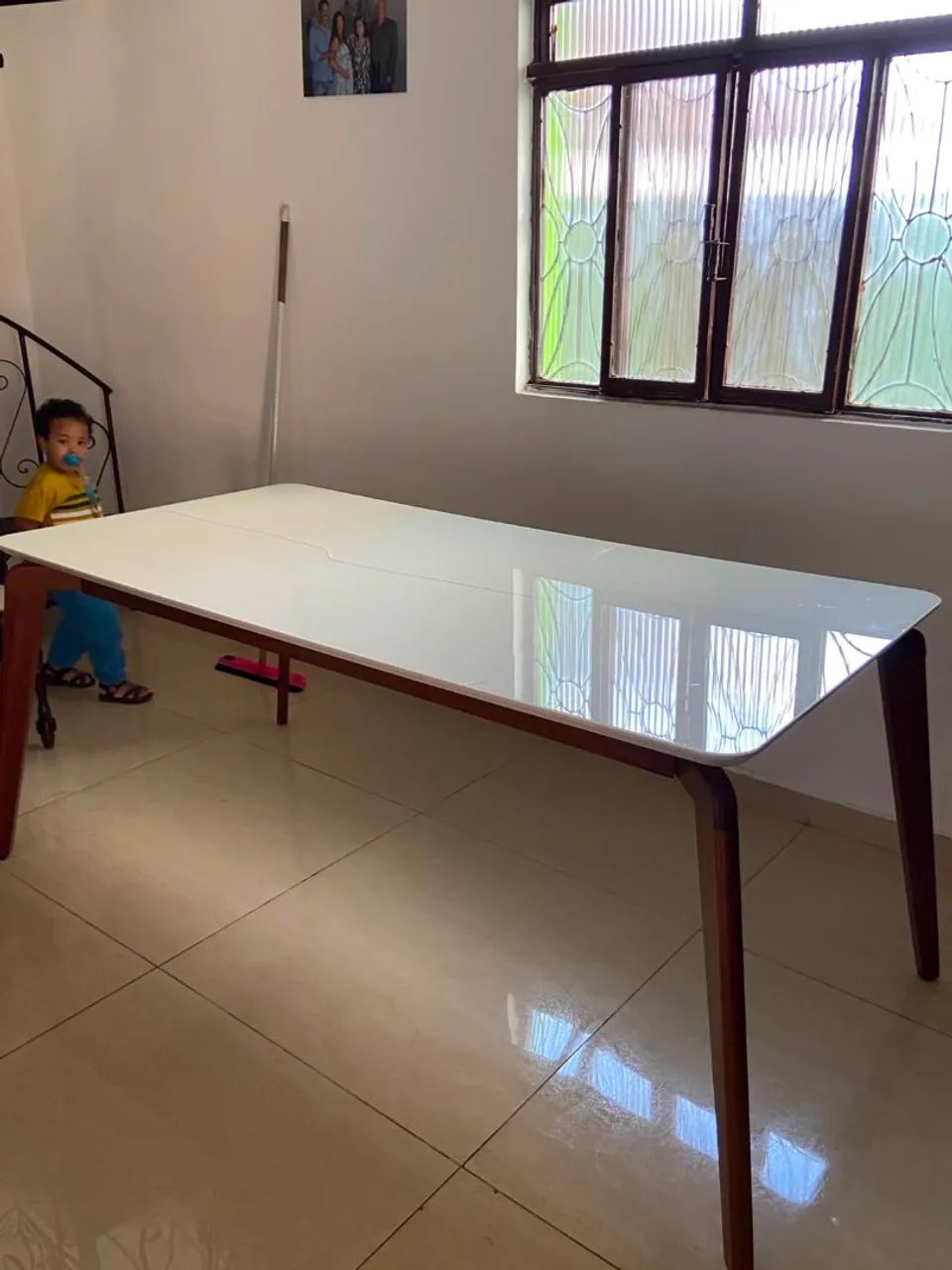 Mesa cirrus laqueada com vidro e madeira maciça  - Foto 2