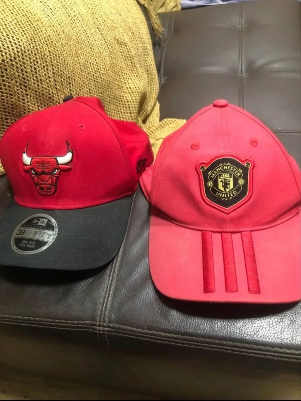 2 bonés originais 