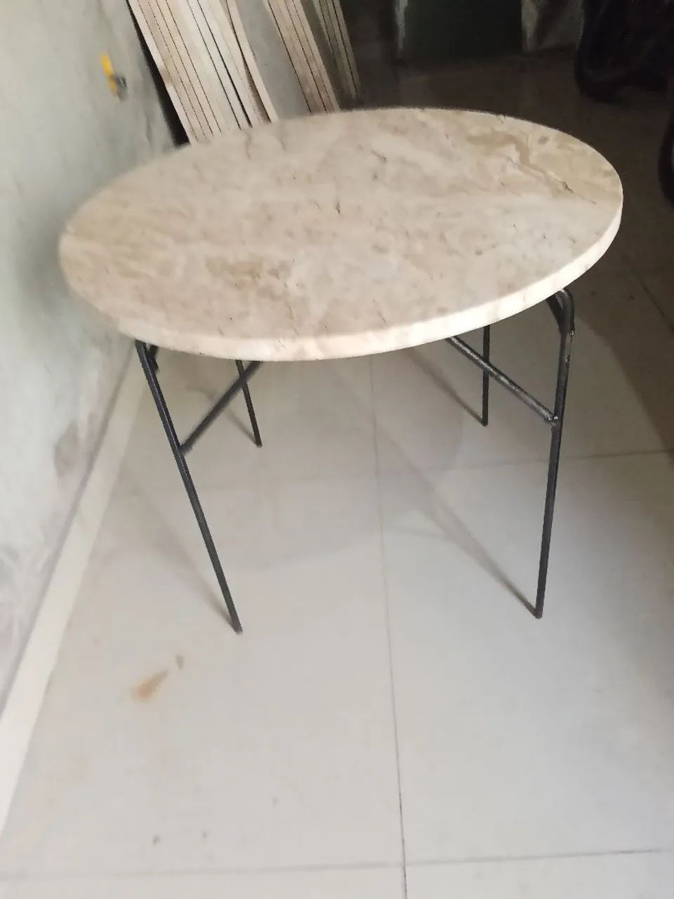 Vendo mesa de centro de granito bege Bahia  - Foto 4