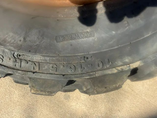 Estepe 10 x 16,5 Roda mini-retroescavadeira JCB 1CX p/n 245/23300