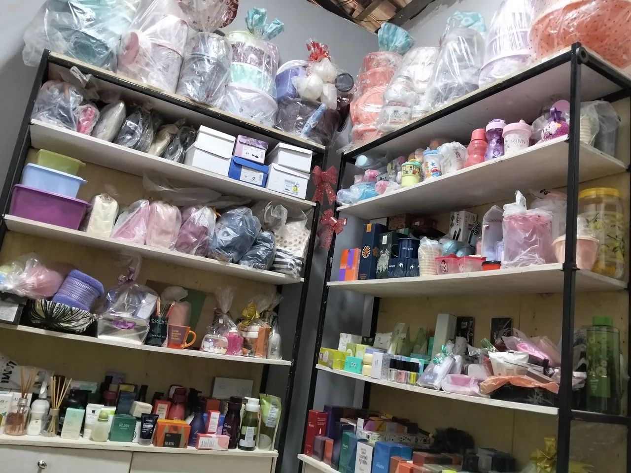 Perfumaria e Tupperware 