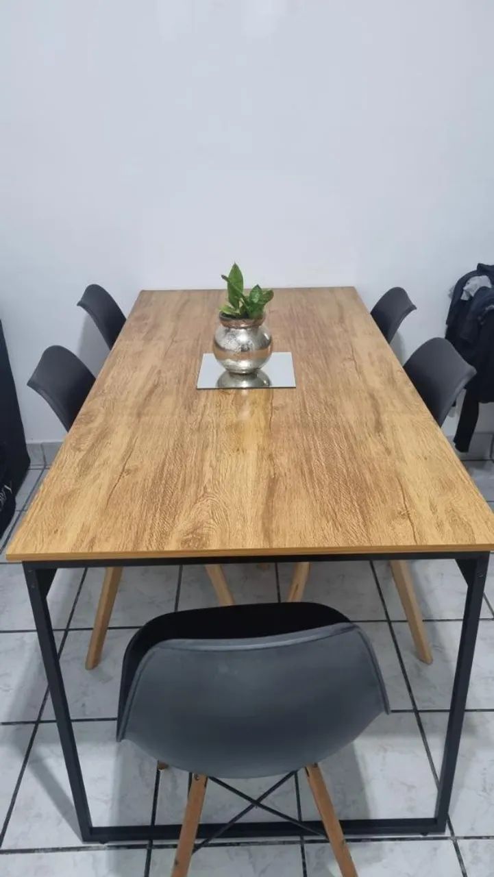 Mesa de jantar 6 lugares - madeira e estrutura preta - Foto 5