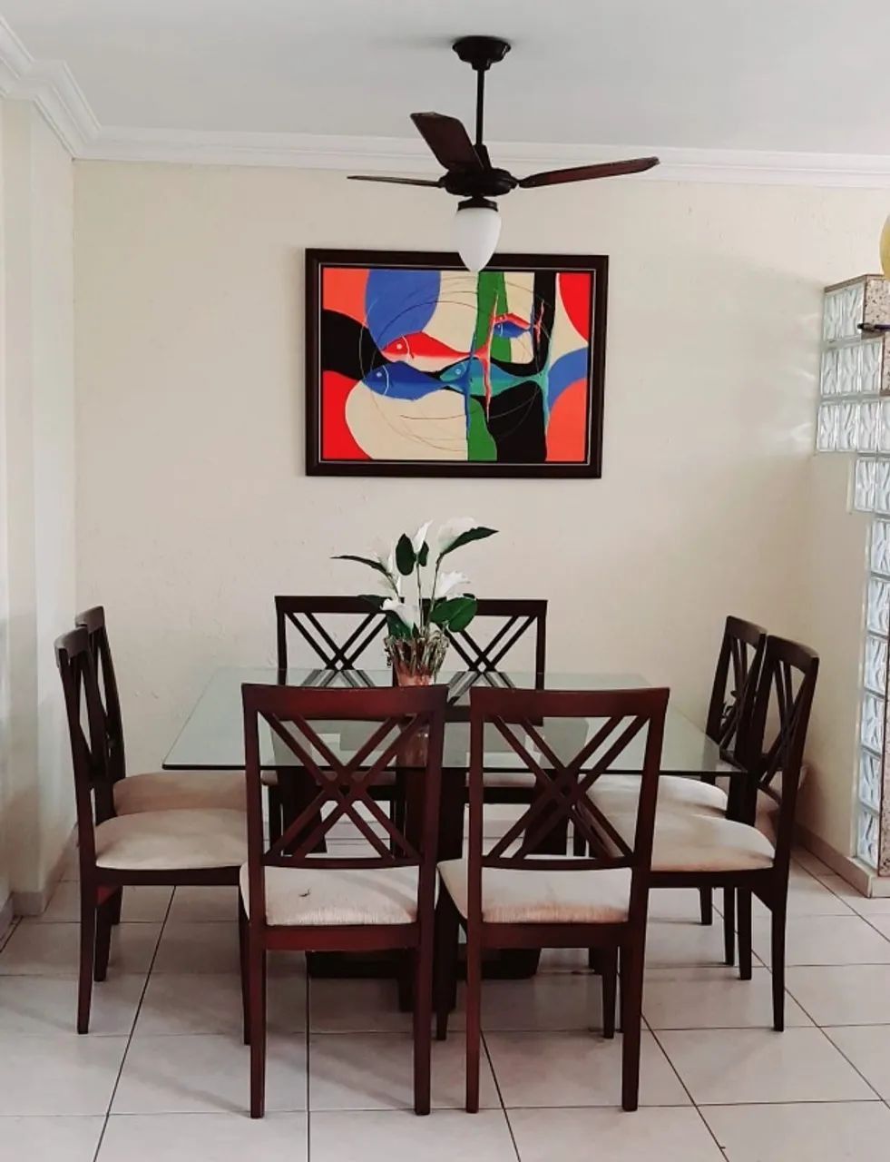 BAIXEI PRA VENDER - LINDA MESA EM VIDRO MODERNA 8 CADEIRAS USADAS - Foto 4