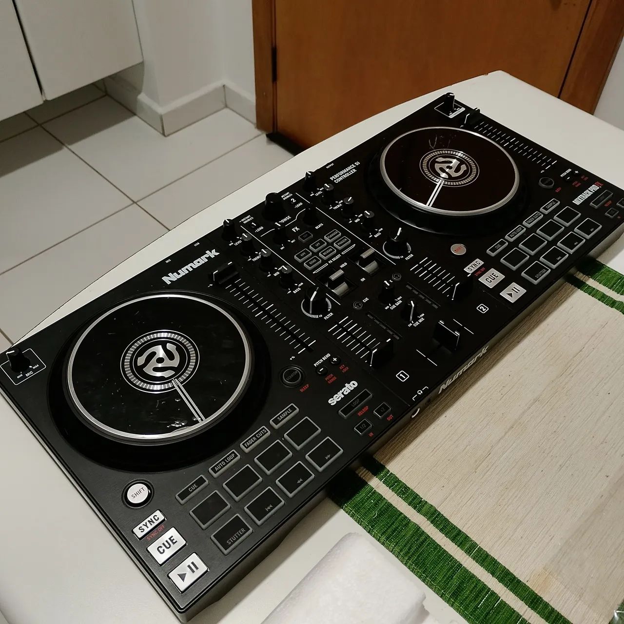 Controladora Numark Mixtrack Pro Fx - Foto 2