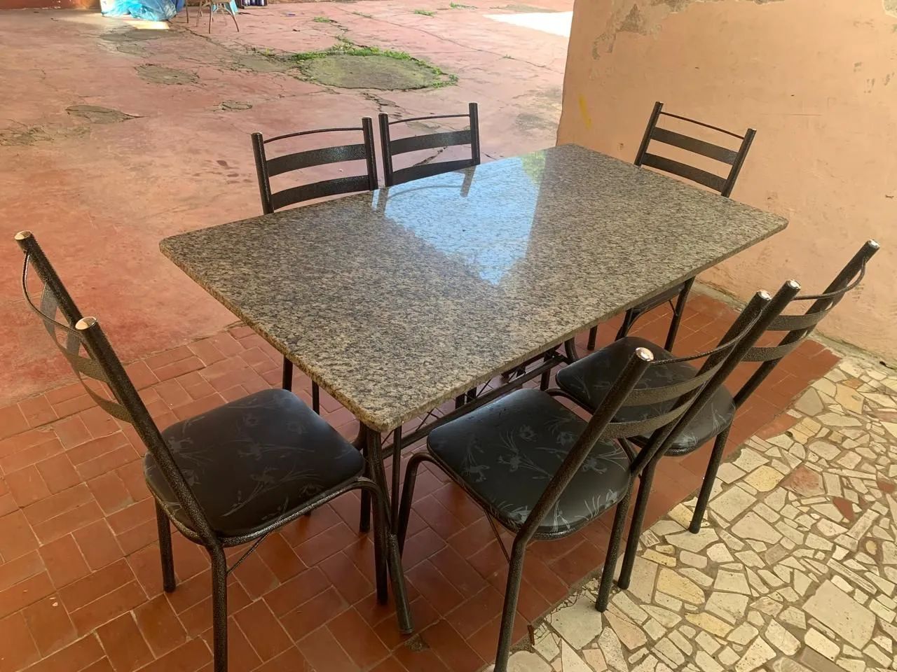 Jogo de mesa completo com 6 cadeiras em ótimo estado  - Foto 2