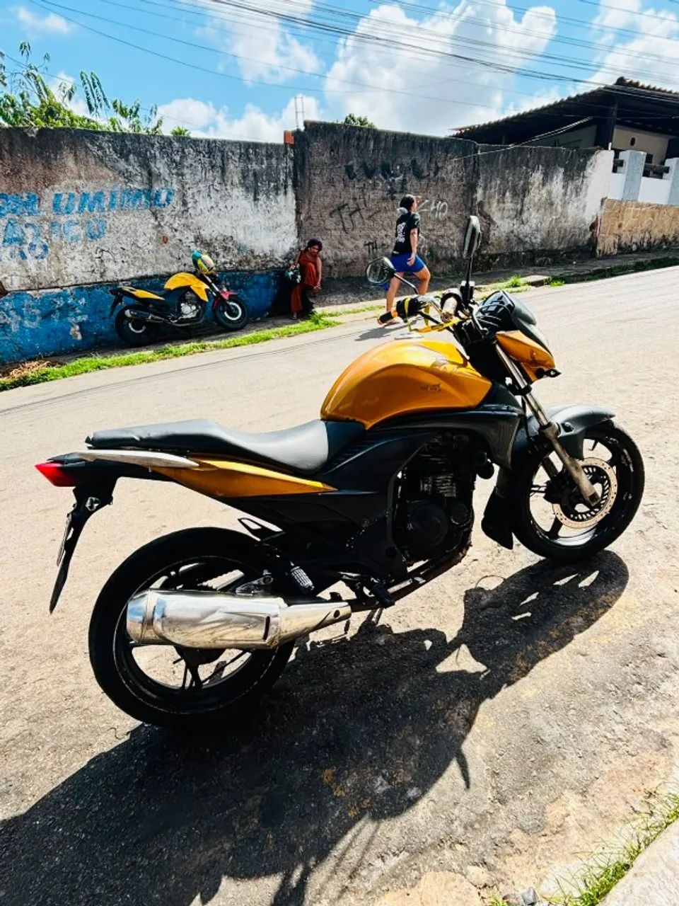 CB300 POR APENAS 4 MIL SEM DESCONTO. TEM DOCUMENTO MAS NAO ADIANTE POR EM DIA.  - Foto 2