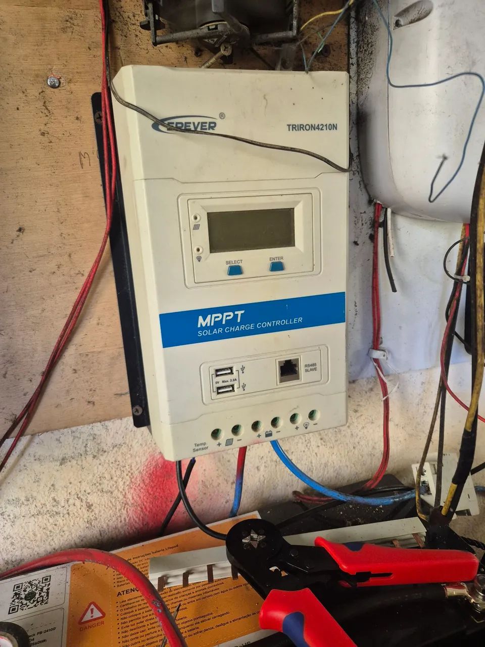 Controlador epever triron4210n 40a 