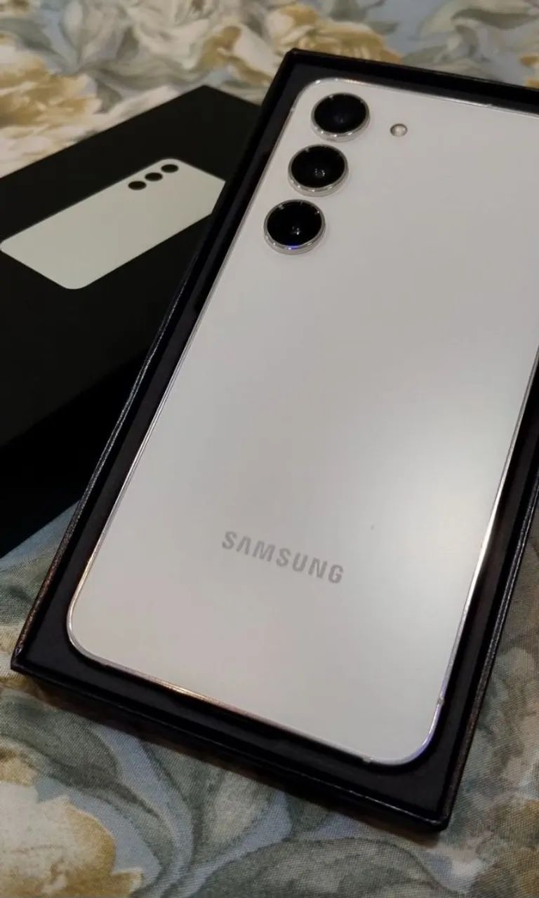 Samsung Galaxy S23 plus 