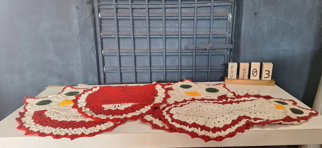 Jogo de Banheiro 4 peças Coruja Rosa e Branco/ Vermelho e Branco Cada um 200$