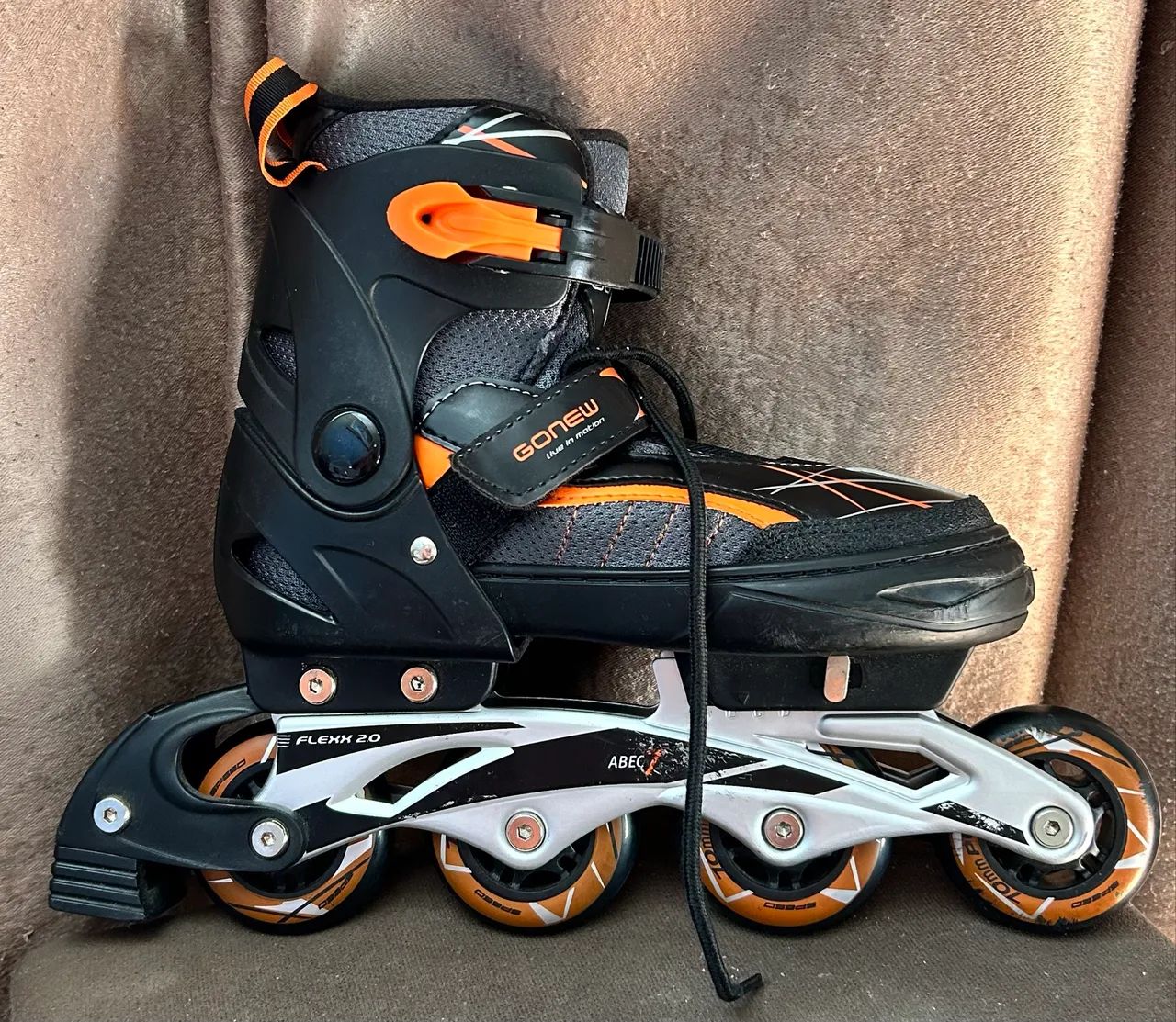 Patins Gonew Fitness Flexx 2.0 In line ABEC 7 Ajustável Base de Alumínio - Preto e Laranja - Foto 3