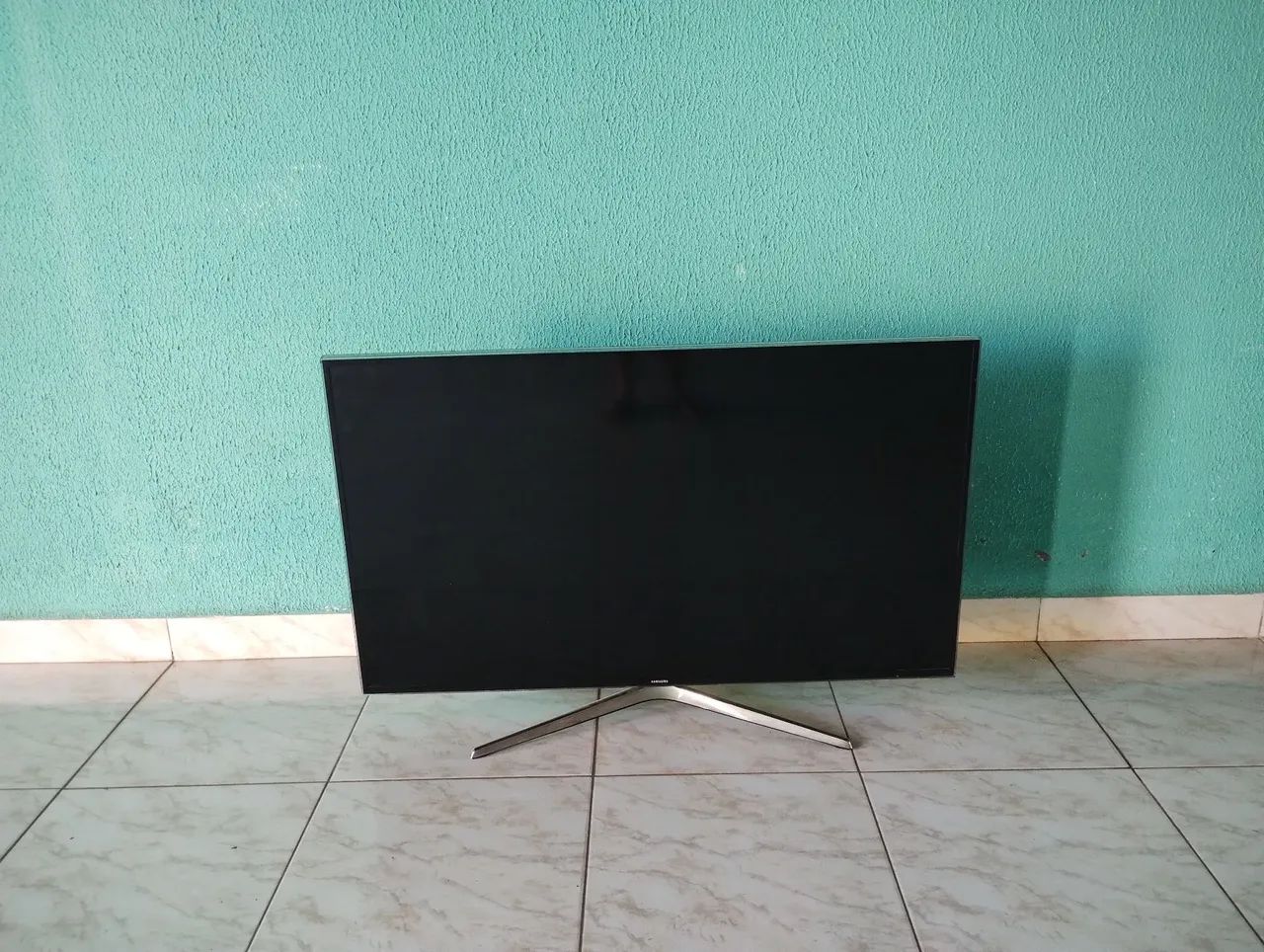 TV 49" com defeito na tela 
