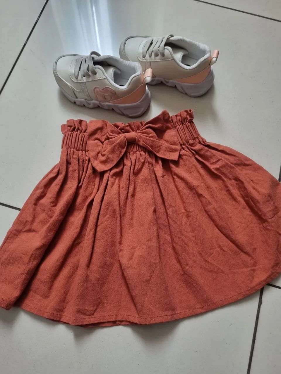 Infantil kit saia e tenis - Foto 3