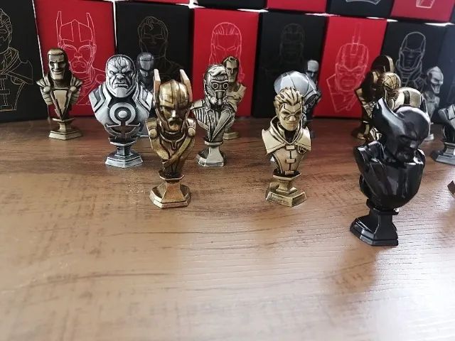 Coleção Bustos Omelete Box (Marvel e DC) - Foto 2