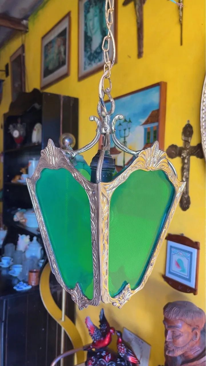 Lindo lustre antigo com lindo formatos em flor de bronze
