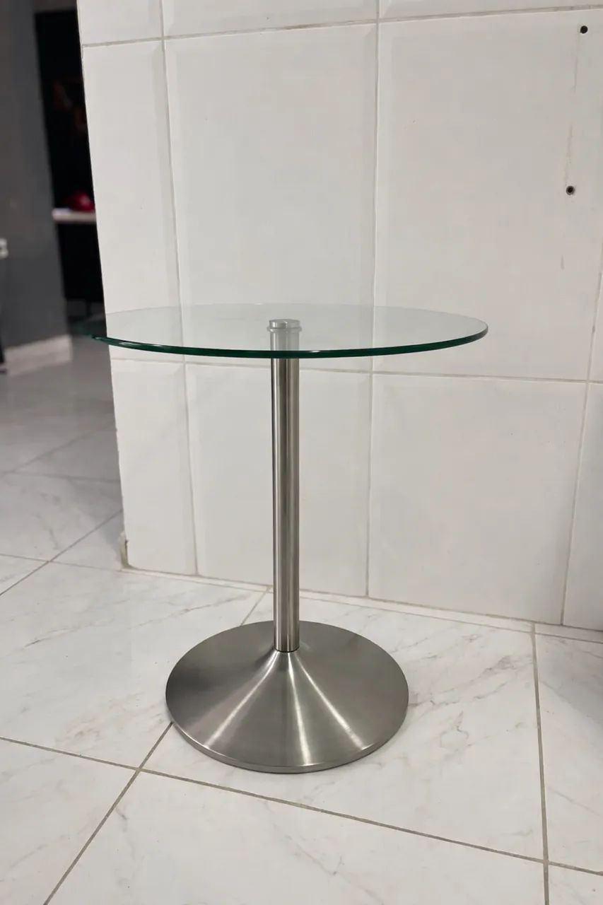 MESA DE CENTRO COM BASE EM ALUMÍNIO