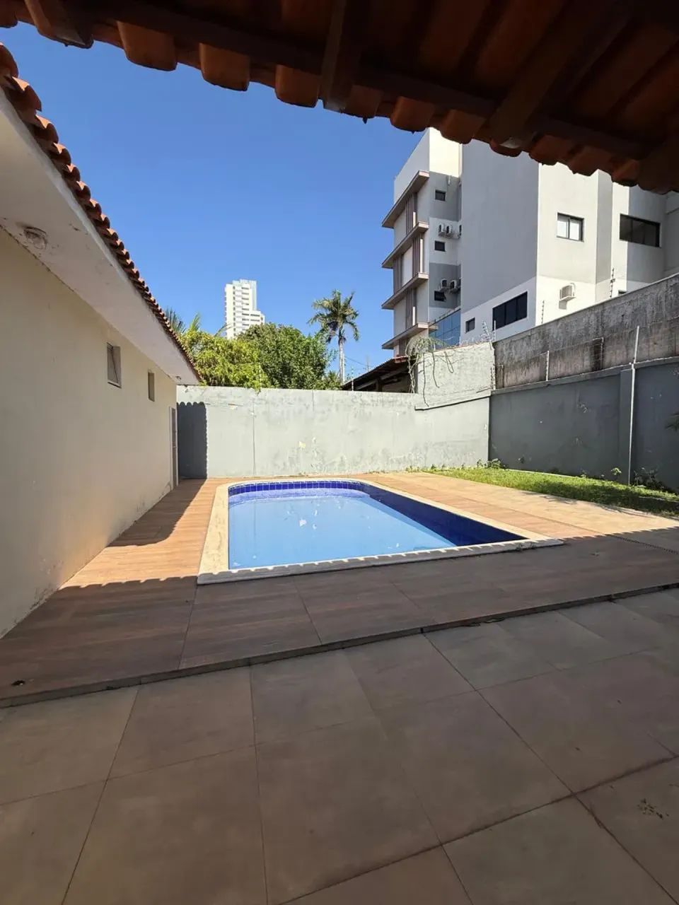 Casa térrea avenda com 220 m2, 840 m2 de terreno com 4 quartos em Jardim Cuiabá - Cuiabá - - Foto 2