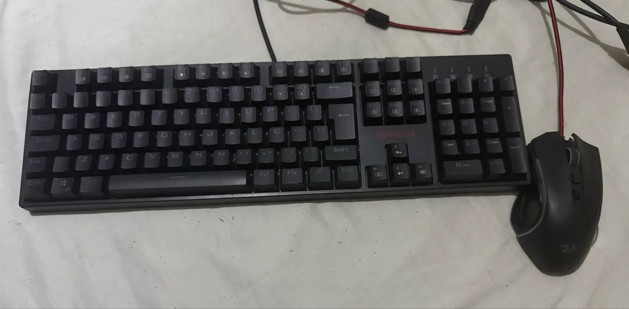 Teclado e mouse Redragon gamer com RGB 