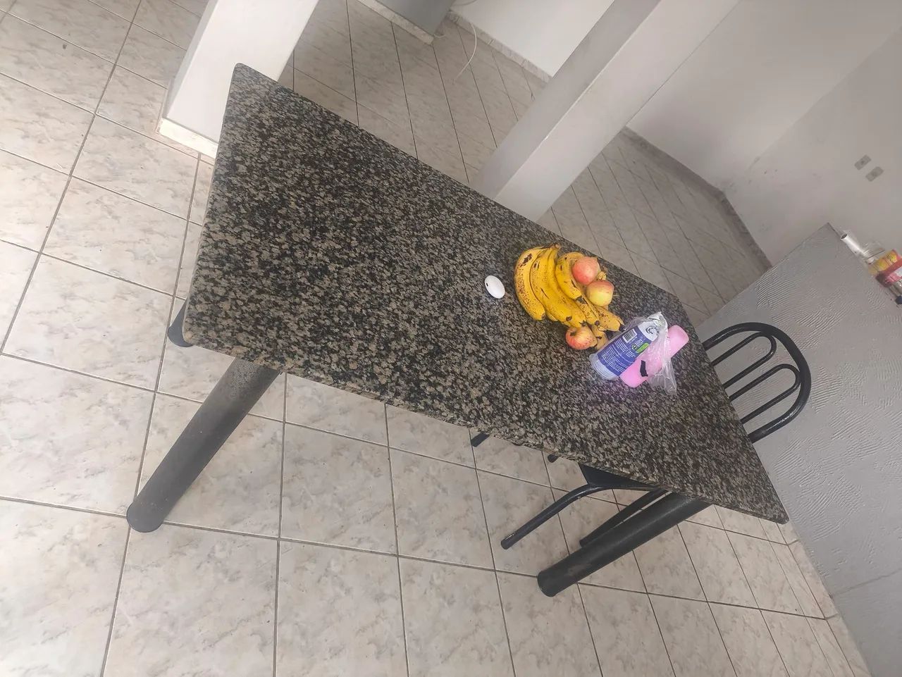 Mesa de Mármore com 6 cadeiras