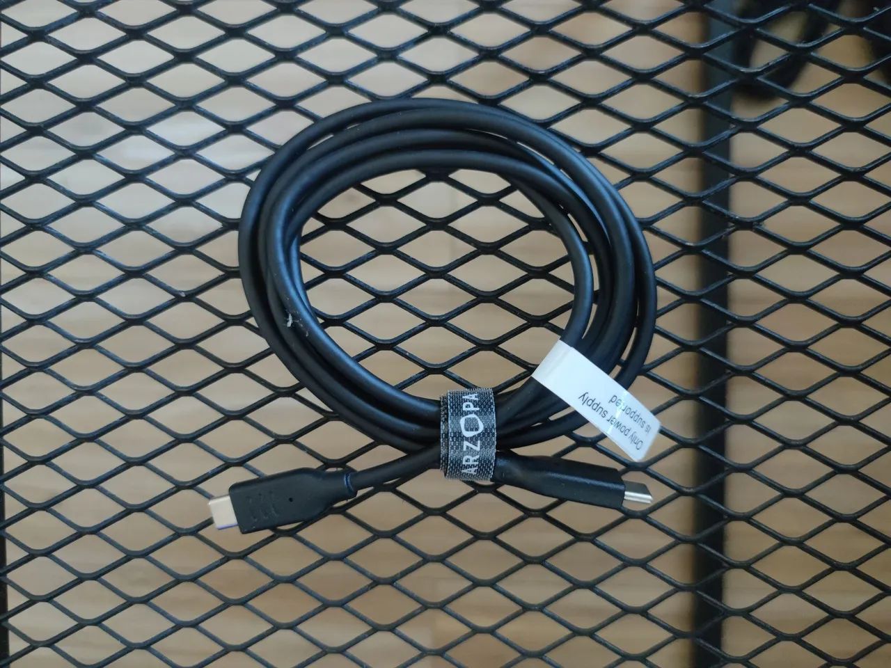 Cabo USB C original Arzopa.<br>Sem uso.