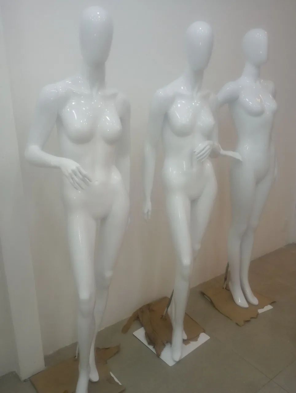 manequim feminino white