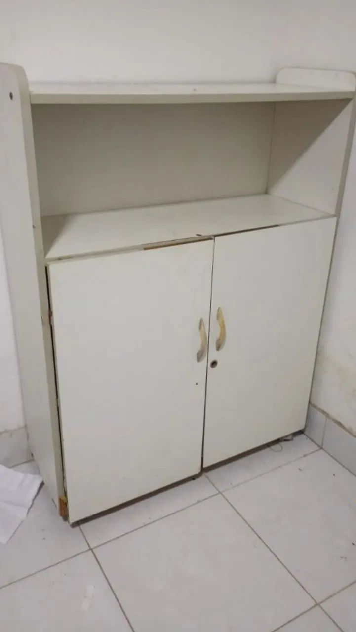 Armário com rodinha duas portas 