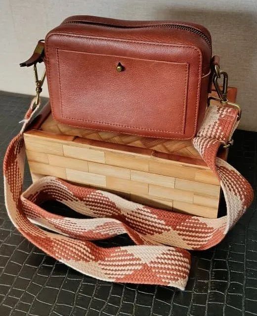 Vendo Bolsa de couro marca - Madwell