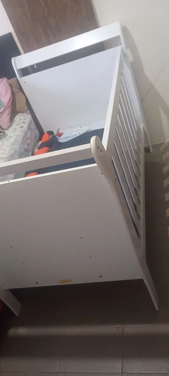 Berço semi novo 
