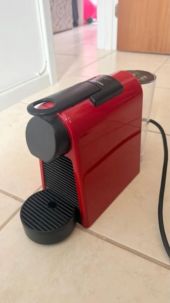 Cafeteira Nespresso Essenza Mini Vermelha 220V - Foto 2