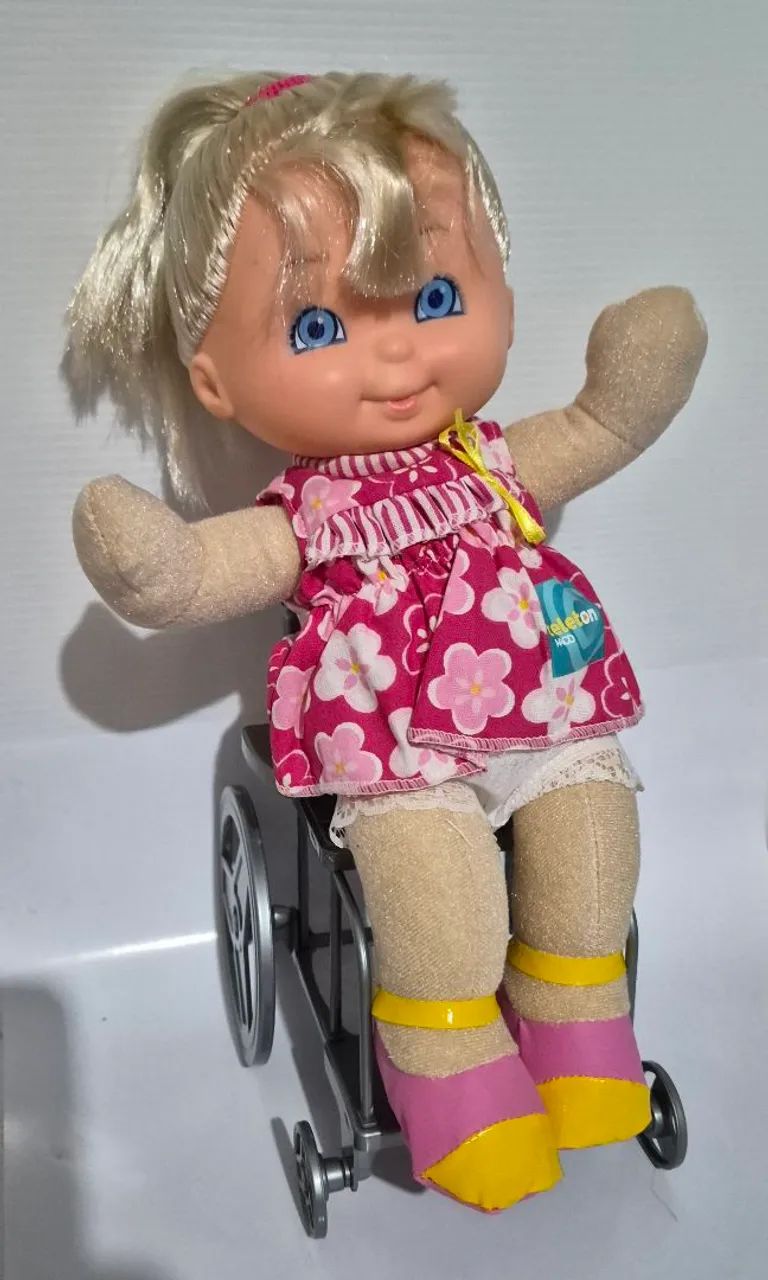 Boneca AACD teleton  (usada)