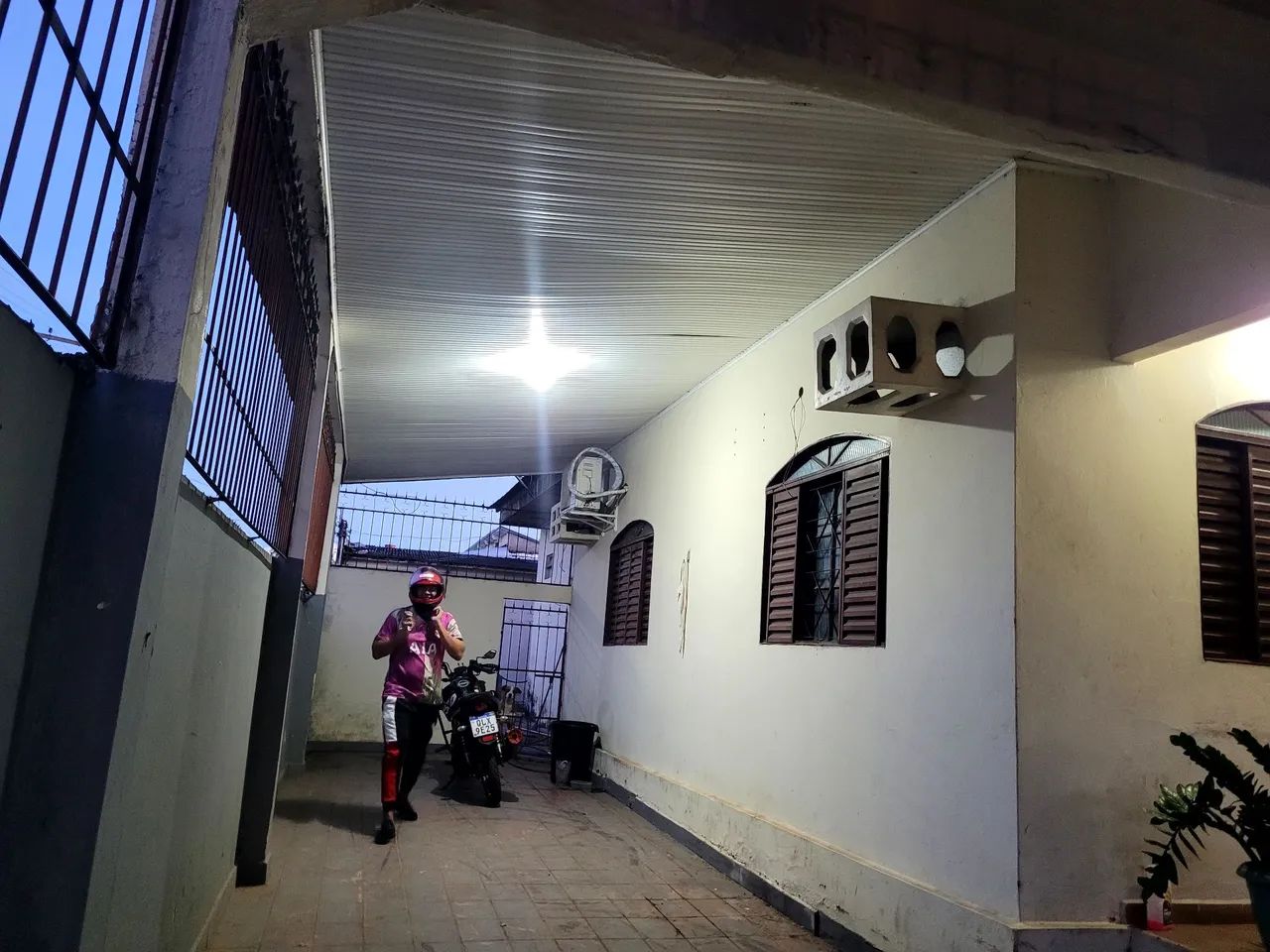 VENDO CASA EXCELENTE LOCALIZAÇÃO PARA COMERCIO - Foto 3