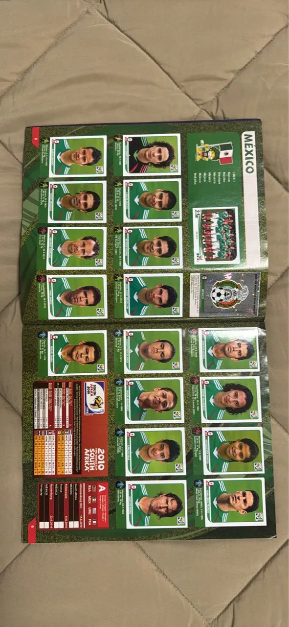 Álbum de figurinhas da copa de 2010 - Foto 3