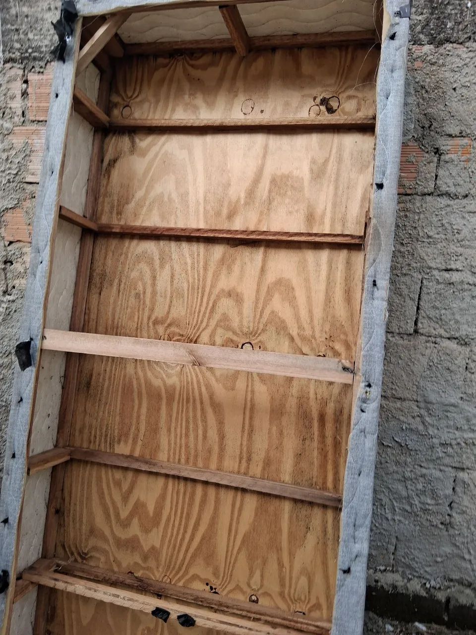 Vendo cama box solteiro 