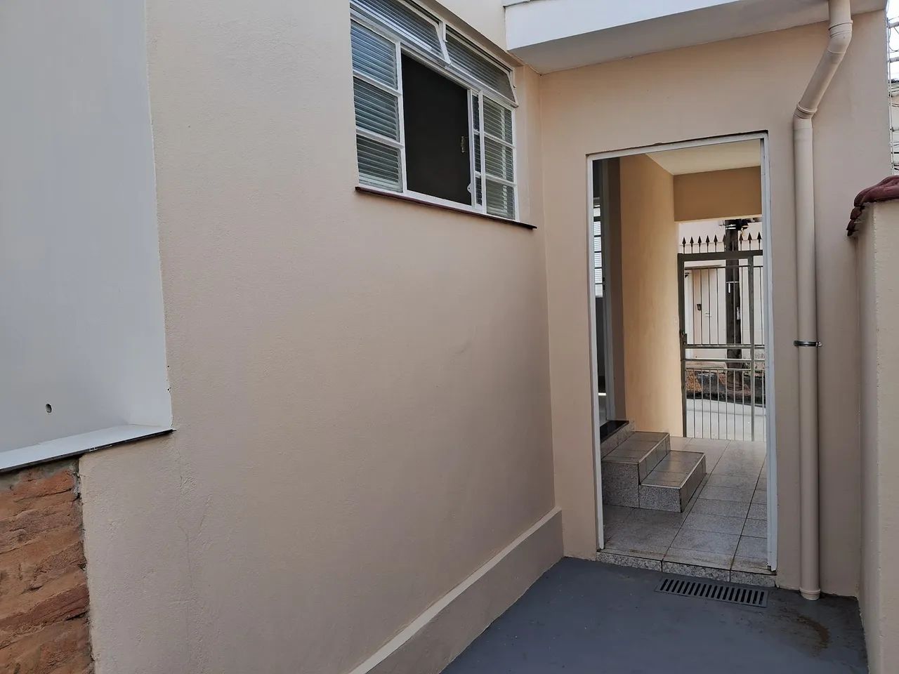 Casa com 2 dormitórios na área central. - Foto 2