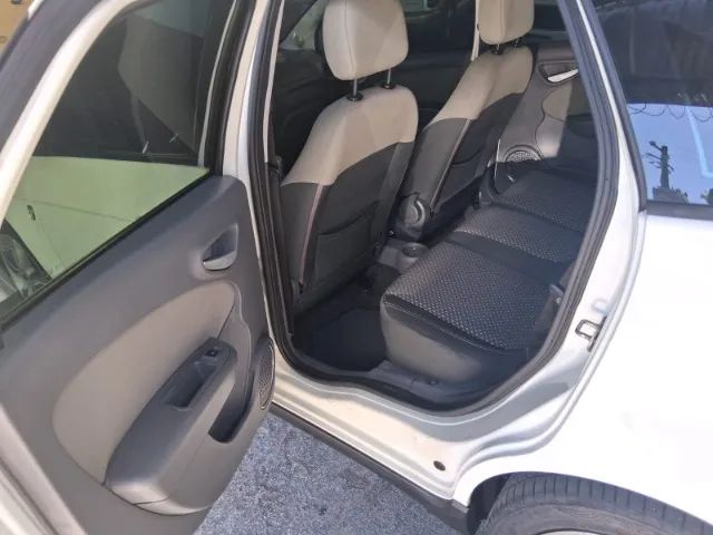Fiat Grand Siena ESSENCE Dual. 1.6 Flex 16V, foto 9 de 14