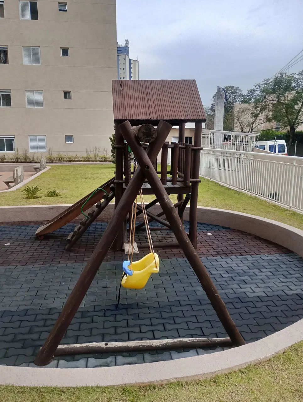 Playground em madeira maciça tratada  - Foto 4