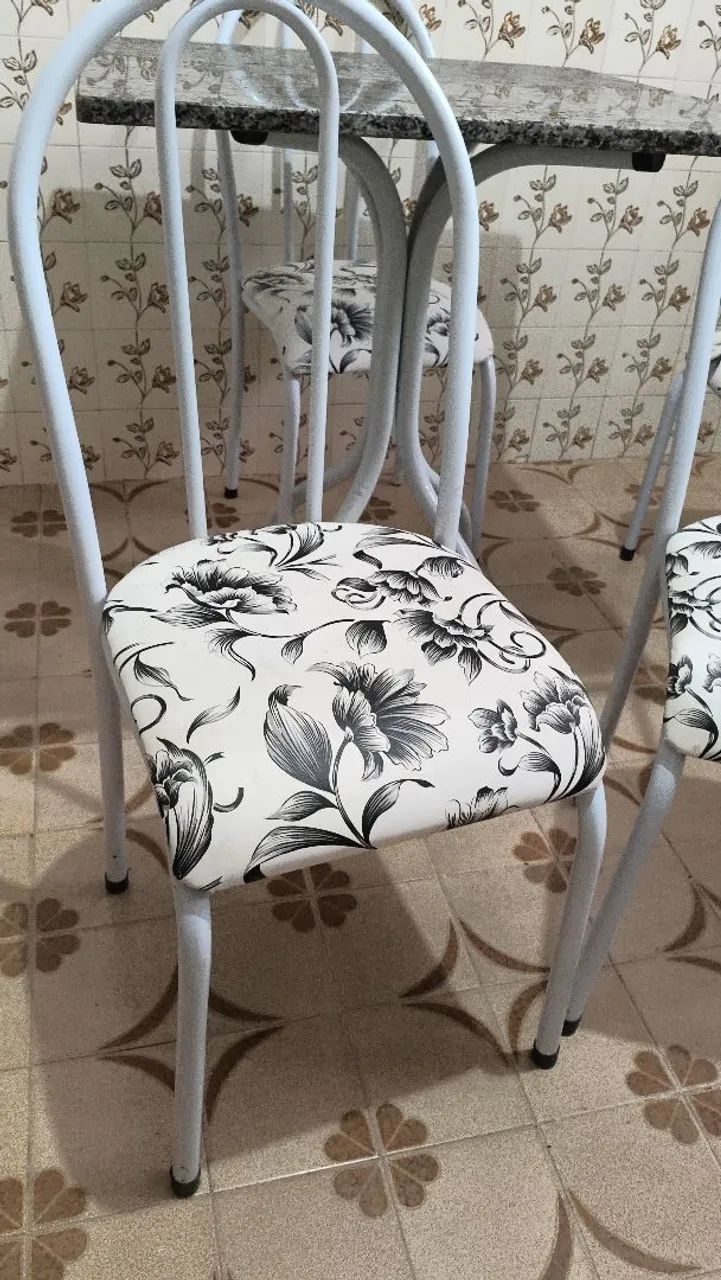 Mesa 4 cadeiras  - Foto 3