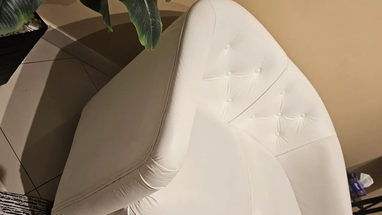 Sofá couro 2 lugares em excelente estado - Foto 3