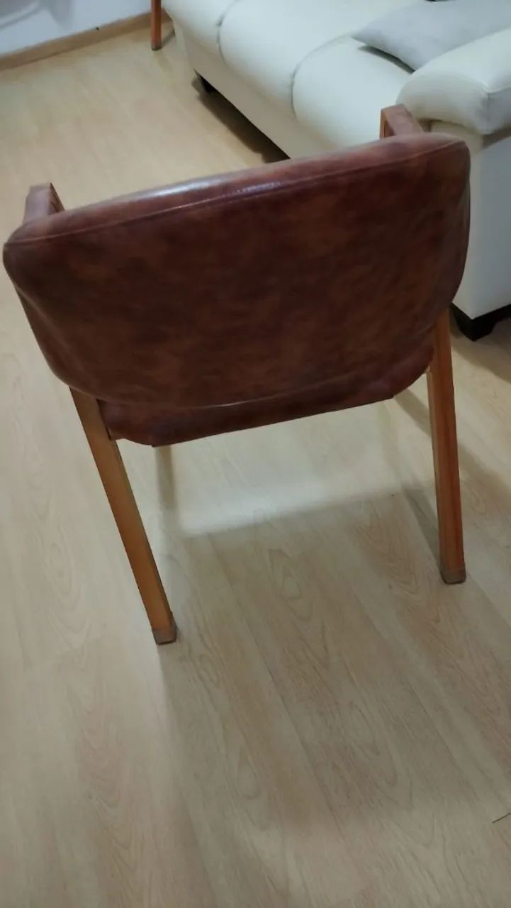 Chair486395117537873922