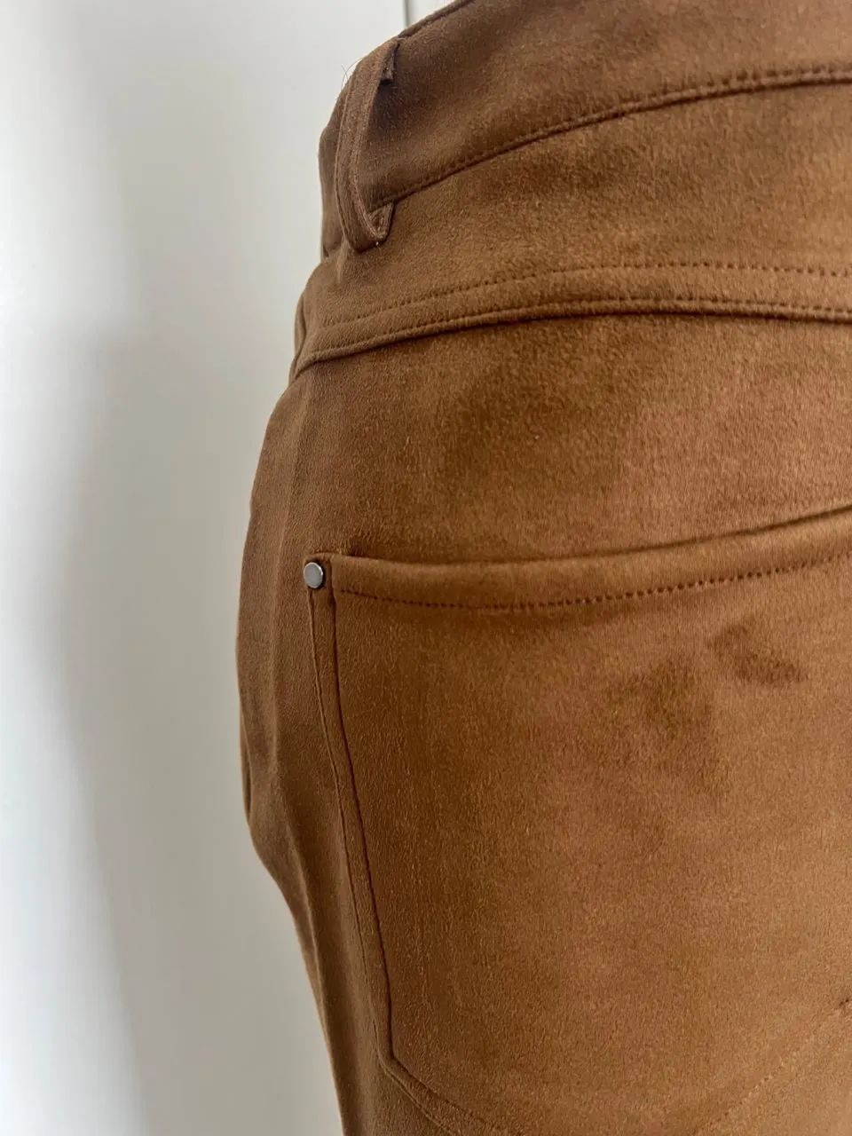 Calça flare suede Marfino nova  - Foto 4