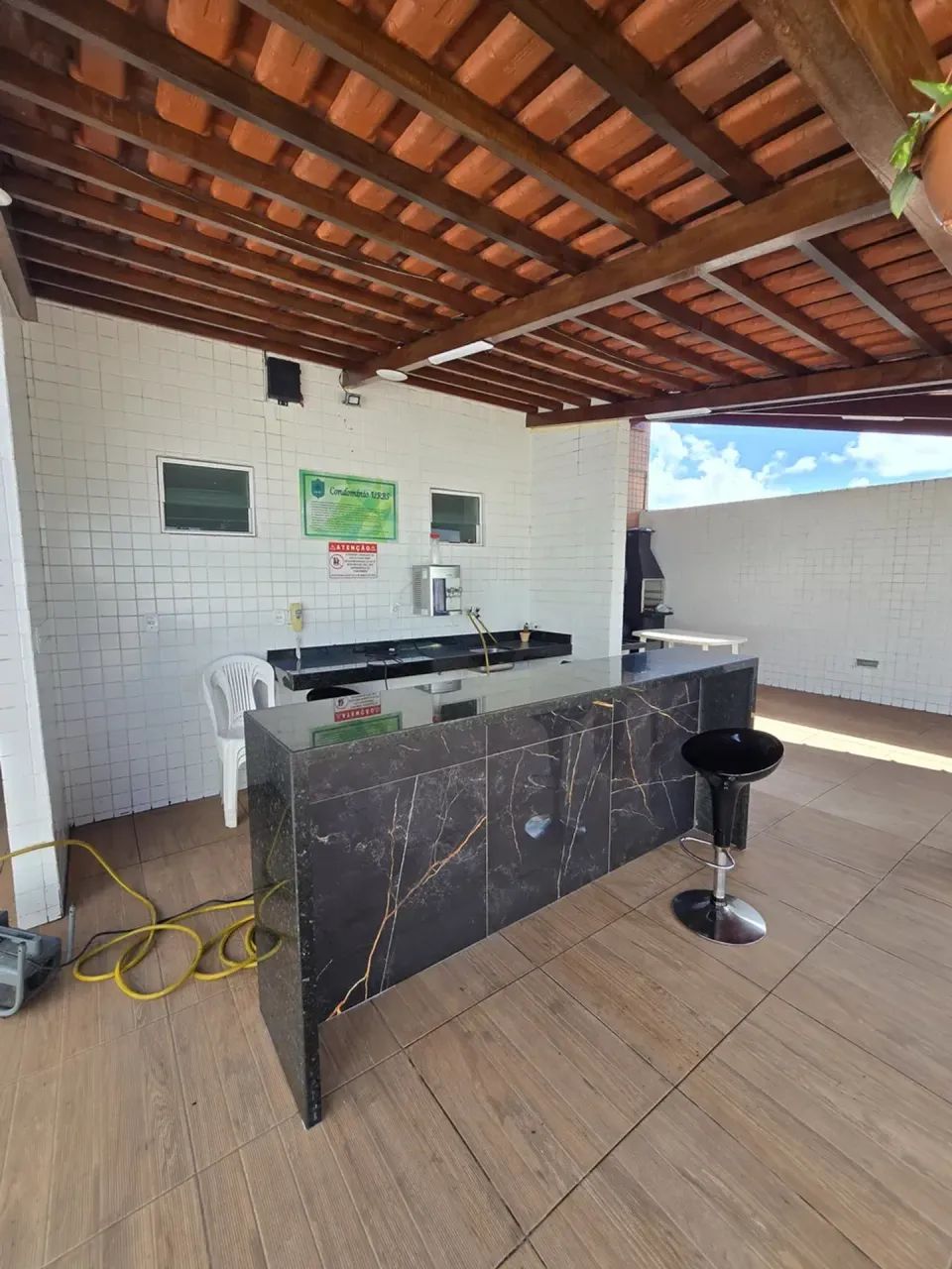 ALUGO Apartamento no Centro com 2 Quartos, Elevador e Piscina - Foto 3