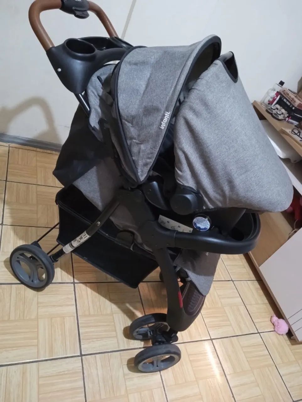 Carrinho de Bebê com bebê conforto  - Foto 4