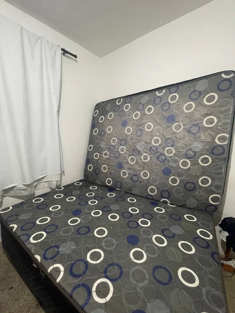 Cama box de casal com colchão removível 