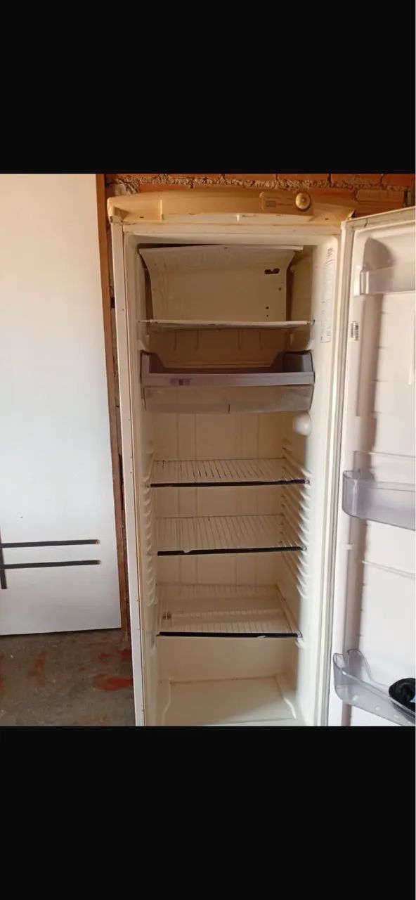 Vende se geladeira 