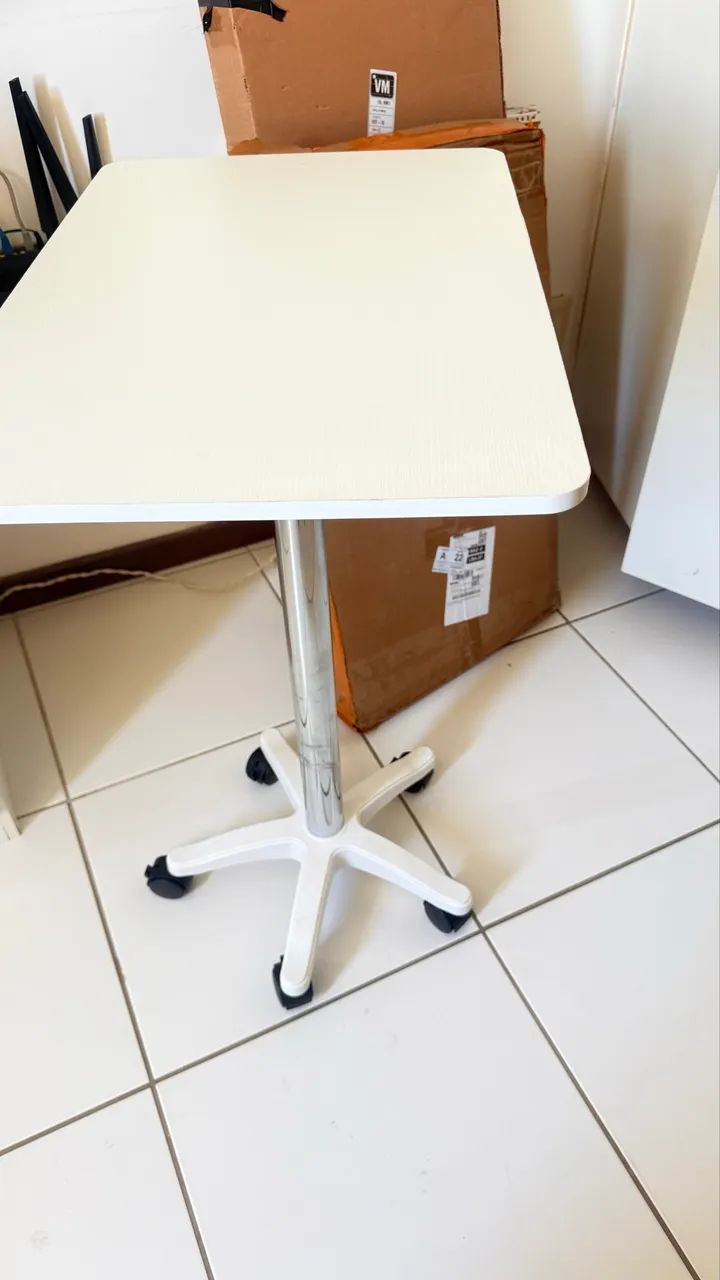 Mesa articulada com rodas  - Foto 2