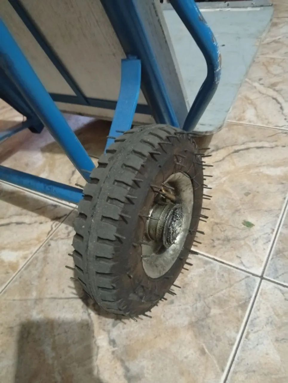 Carrinho de Carga e Armazem para Transporte com Pneus - 300 kg - Foto 3