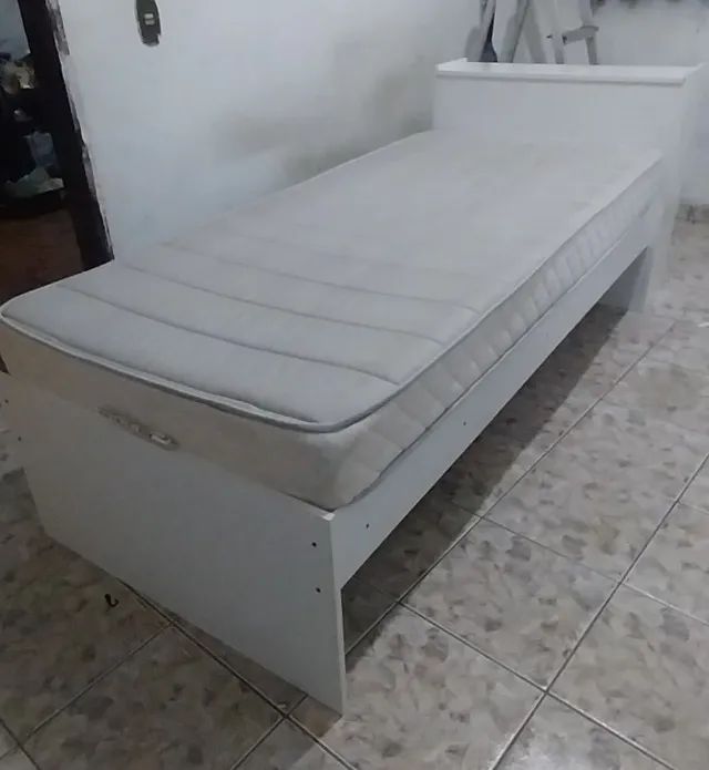 Cama de solteiro com colchão 