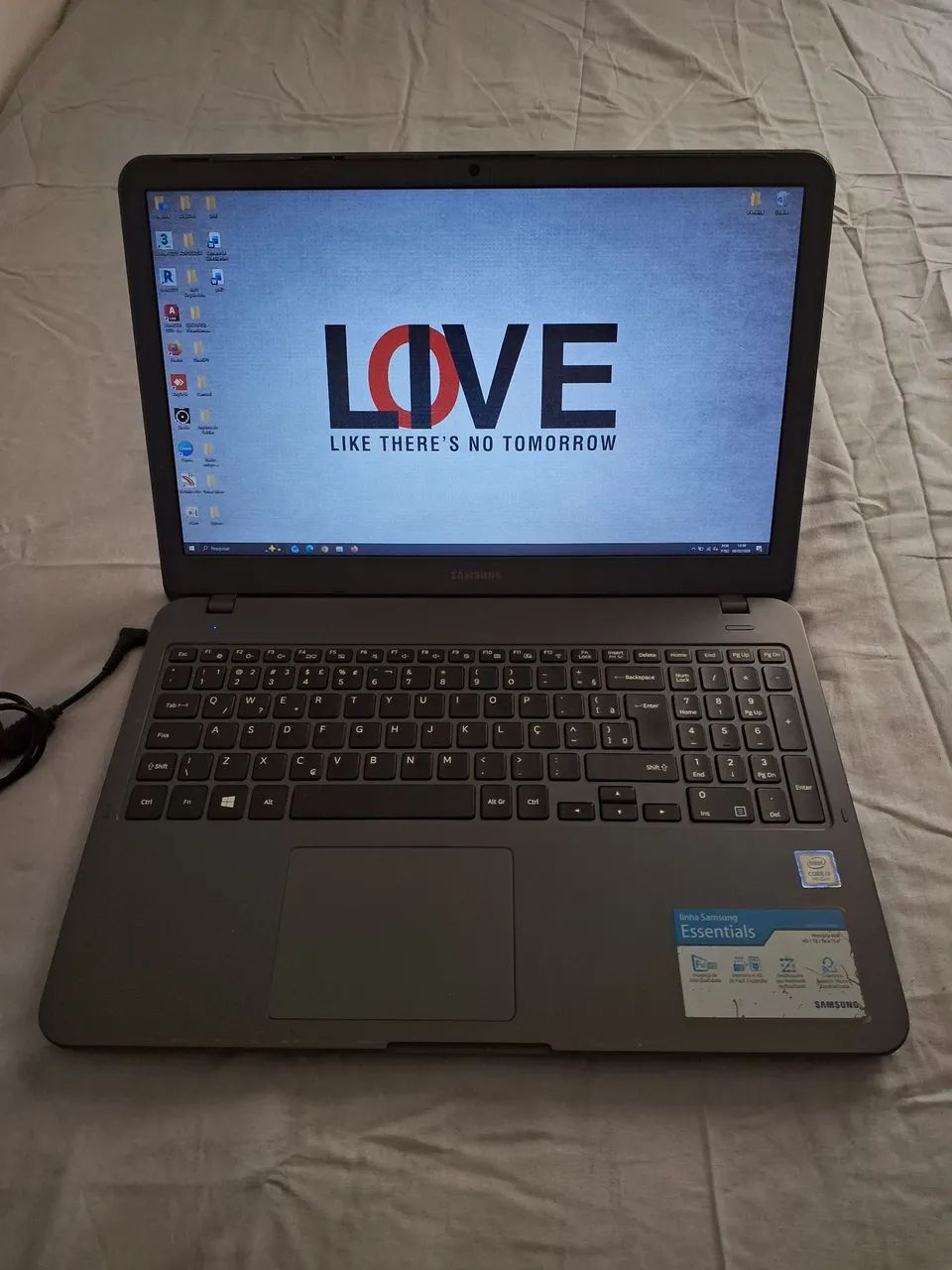 Notebook Samsung Essentials 